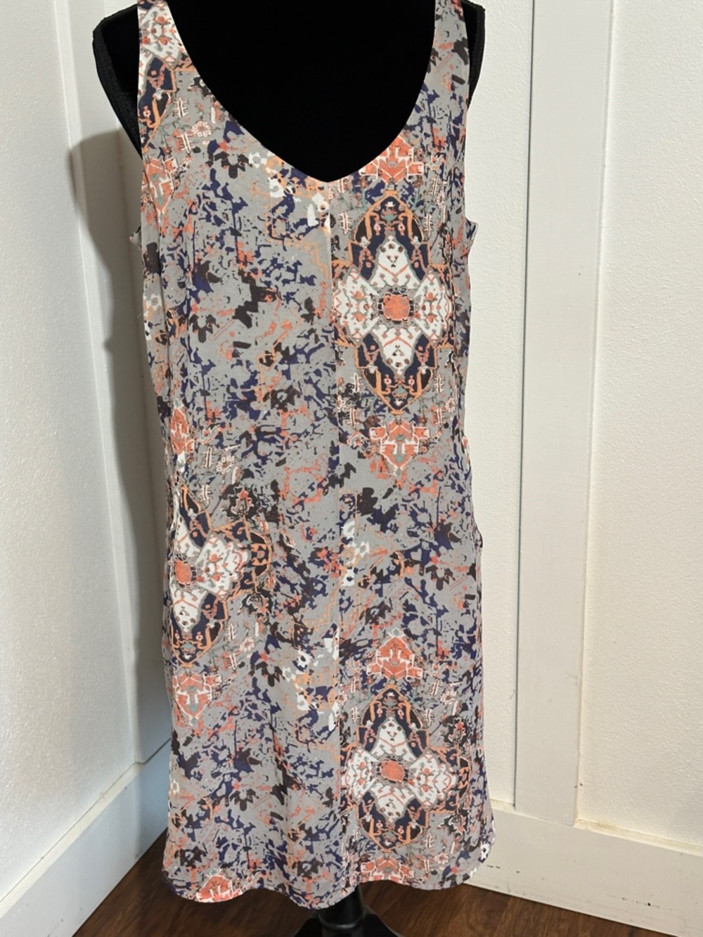 CAbi ** Sleeveless V-Neck Shift Dress  Sz M